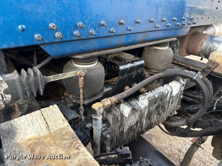 image for item EG1806 2000 Freightliner Classic dump truck