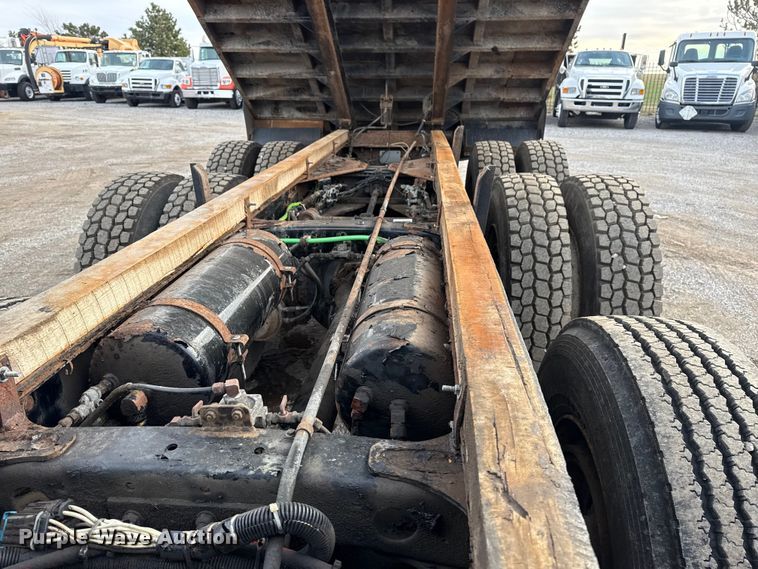 image for item EG1806 2000 Freightliner Classic dump truck