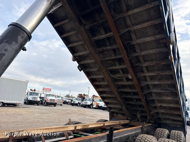 image for item EG1806 2000 Freightliner Classic dump truck