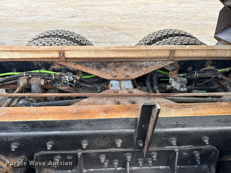 image for item EG1806 2000 Freightliner Classic dump truck