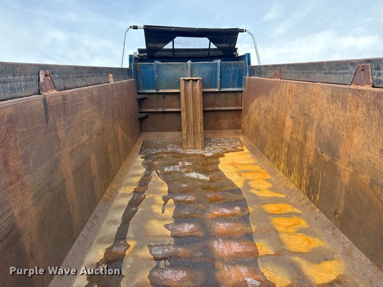 image for item EG1806 2000 Freightliner Classic dump truck