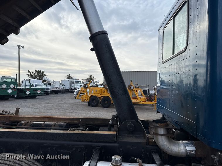 image for item EG1806 2000 Freightliner Classic dump truck