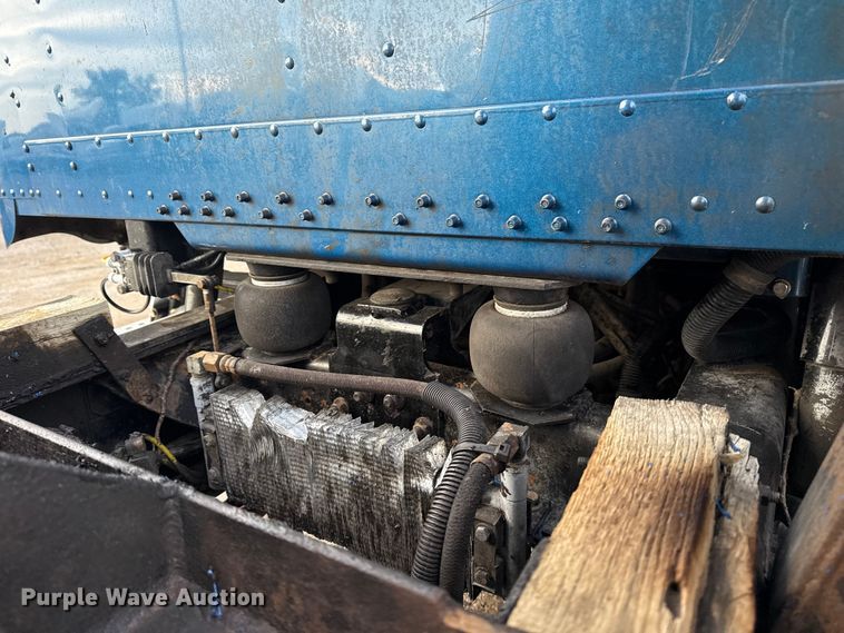 image for item EG1806 2000 Freightliner Classic dump truck