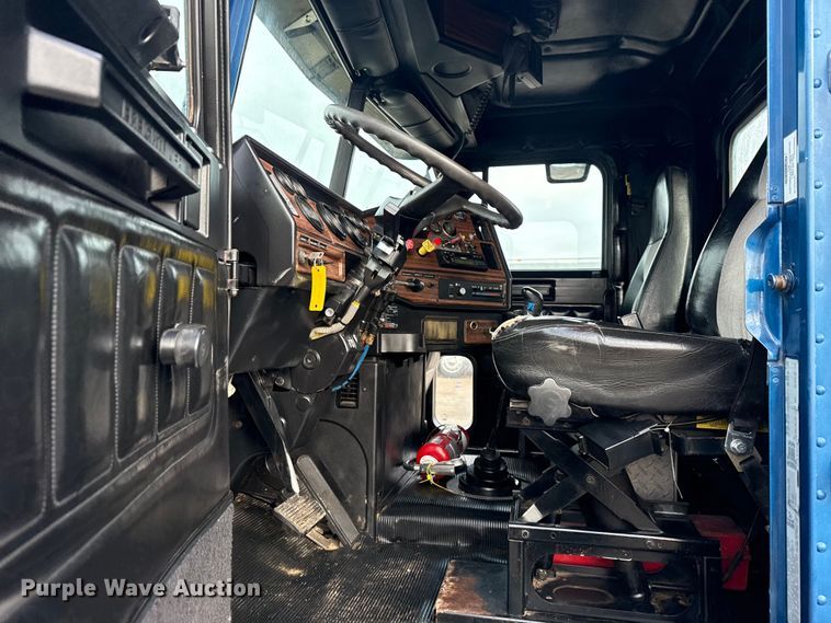 image for item EG1806 2000 Freightliner Classic dump truck