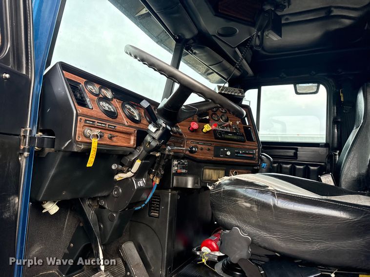 image for item EG1806 2000 Freightliner Classic dump truck