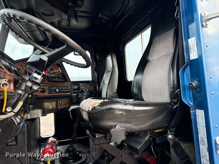 image for item EG1806 2000 Freightliner Classic dump truck