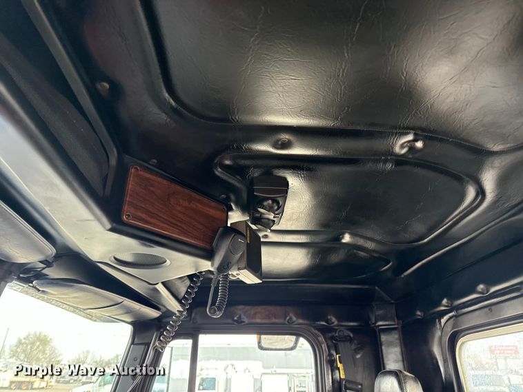 image for item EG1806 2000 Freightliner Classic dump truck