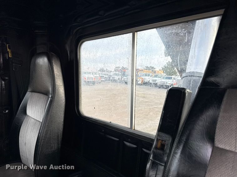 image for item EG1806 2000 Freightliner Classic dump truck