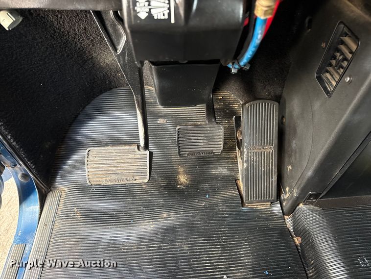 image for item EG1806 2000 Freightliner Classic dump truck