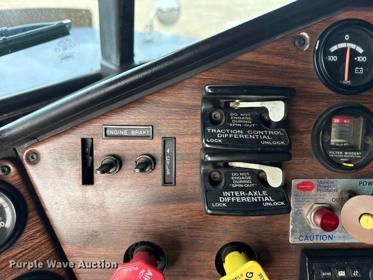 image for item EG1806 2000 Freightliner Classic dump truck