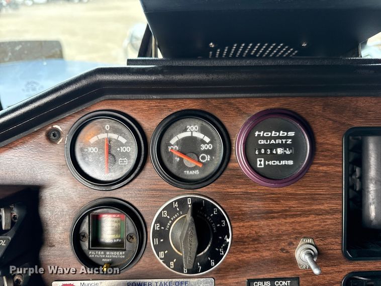 image for item EG1806 2000 Freightliner Classic dump truck