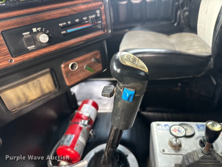 image for item EG1806 2000 Freightliner Classic dump truck