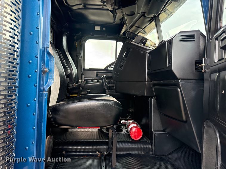 image for item EG1806 2000 Freightliner Classic dump truck