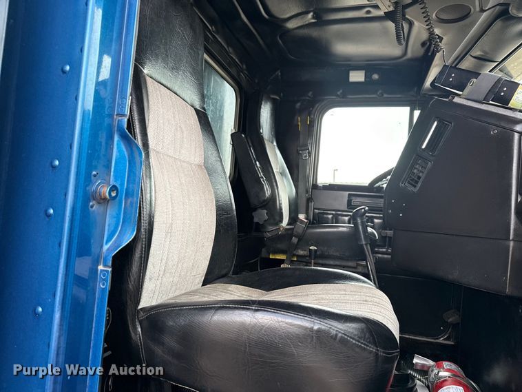 image for item EG1806 2000 Freightliner Classic dump truck