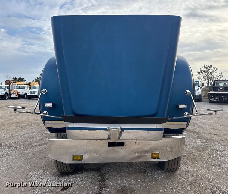 image for item EG1806 2000 Freightliner Classic dump truck