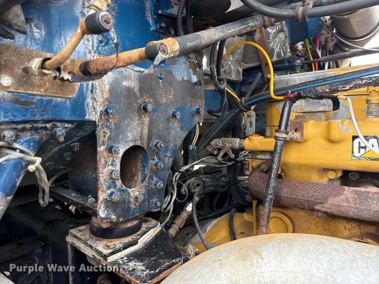 image for item EG1806 2000 Freightliner Classic dump truck