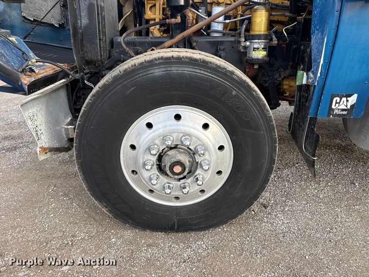 image for item EG1806 2000 Freightliner Classic dump truck