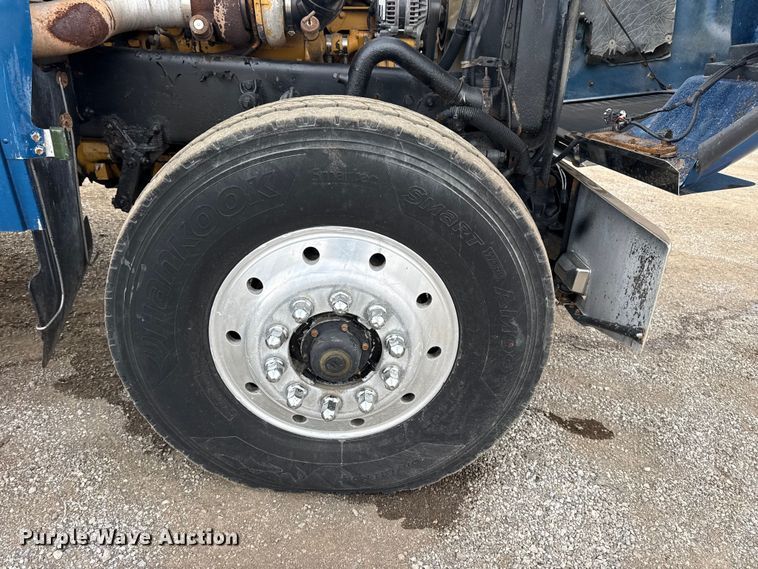 image for item EG1806 2000 Freightliner Classic dump truck