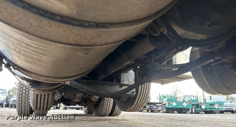 image for item EG1806 2000 Freightliner Classic dump truck