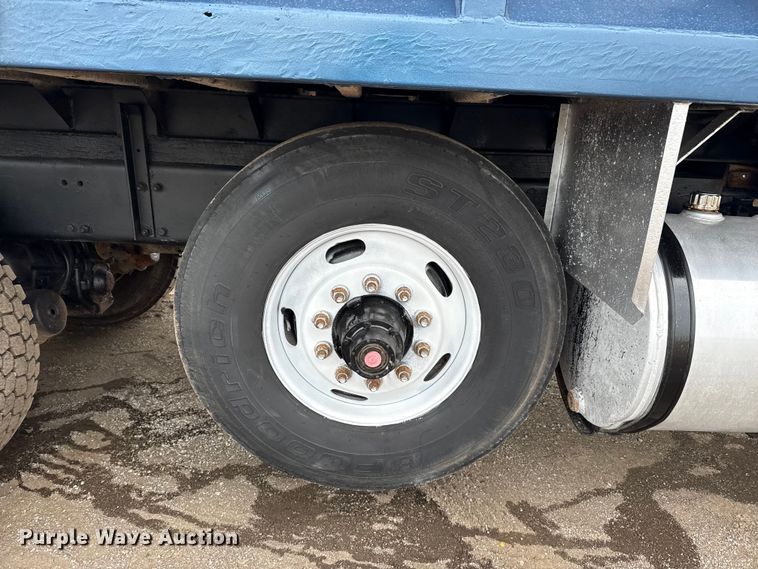 image for item EG1806 2000 Freightliner Classic dump truck