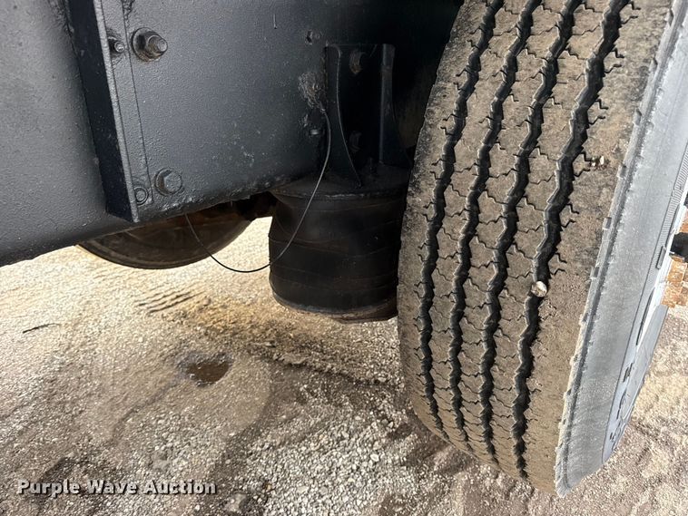 image for item EG1806 2000 Freightliner Classic dump truck