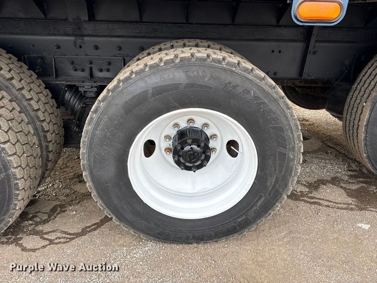 image for item EG1806 2000 Freightliner Classic dump truck