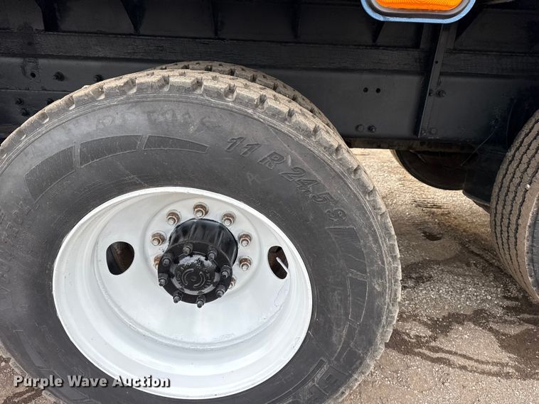 image for item EG1806 2000 Freightliner Classic dump truck