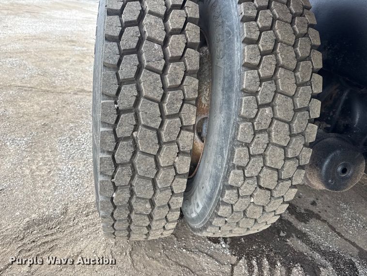 image for item EG1806 2000 Freightliner Classic dump truck