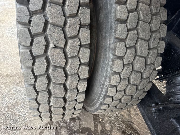 image for item EG1806 2000 Freightliner Classic dump truck