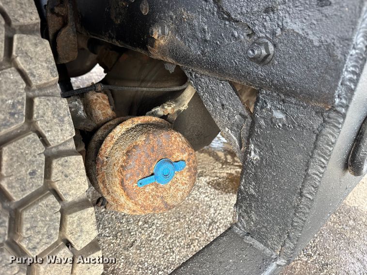 image for item EG1806 2000 Freightliner Classic dump truck