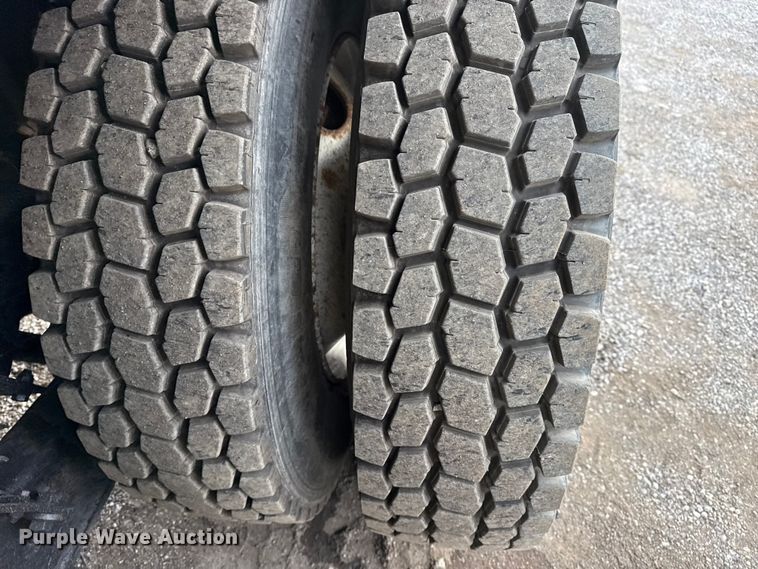 image for item EG1806 2000 Freightliner Classic dump truck