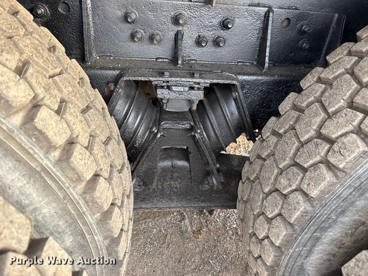 image for item EG1806 2000 Freightliner Classic dump truck