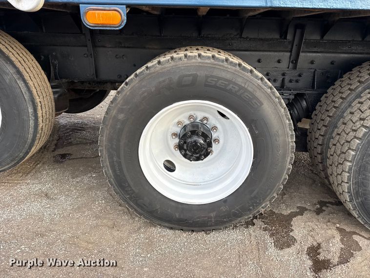 image for item EG1806 2000 Freightliner Classic dump truck