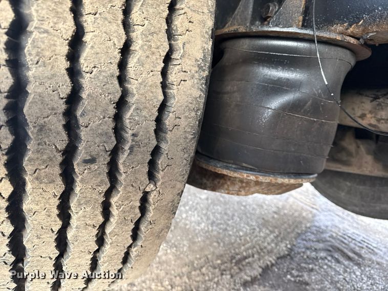 image for item EG1806 2000 Freightliner Classic dump truck