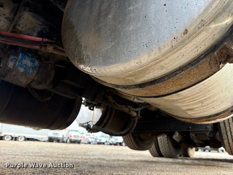 image for item EG1806 2000 Freightliner Classic dump truck