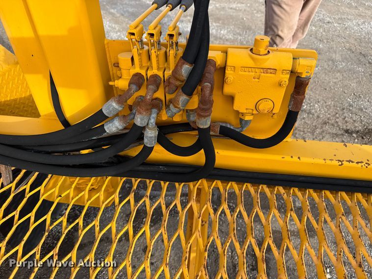 image for item EG1808 2001 TSE International RC572X48-3 reel trailer