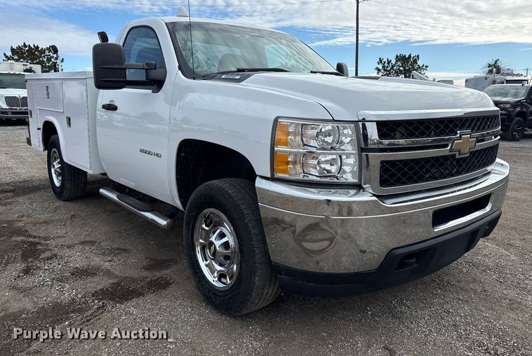 image for item EG1818 2011 Chevrolet 2500HD utility bed pickup truck