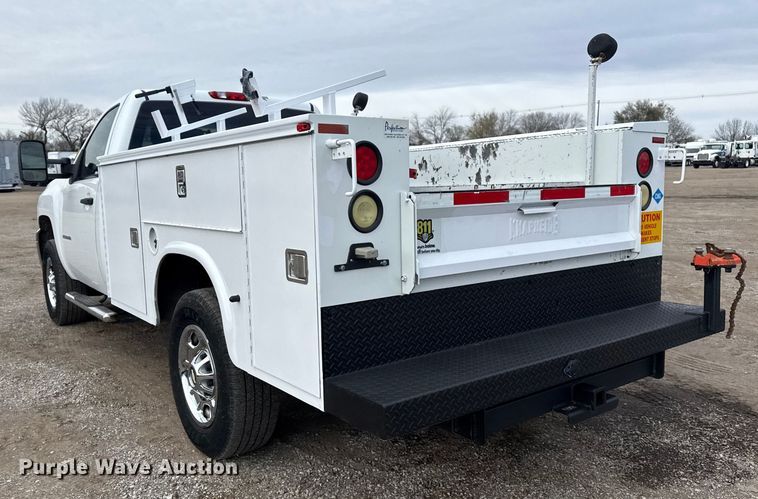 image for item EG1818 2011 Chevrolet 2500HD utility bed pickup truck
