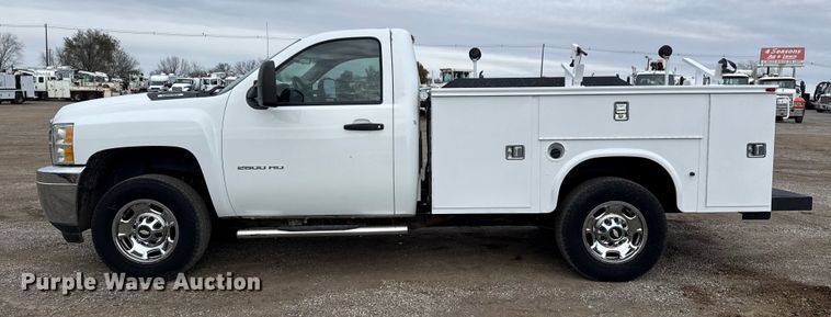 image for item EG1818 2011 Chevrolet 2500HD utility bed pickup truck