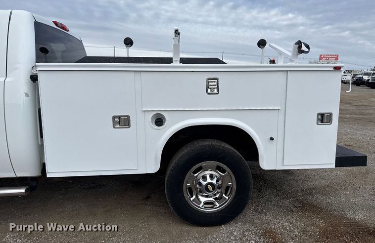 image for item EG1818 2011 Chevrolet 2500HD utility bed pickup truck