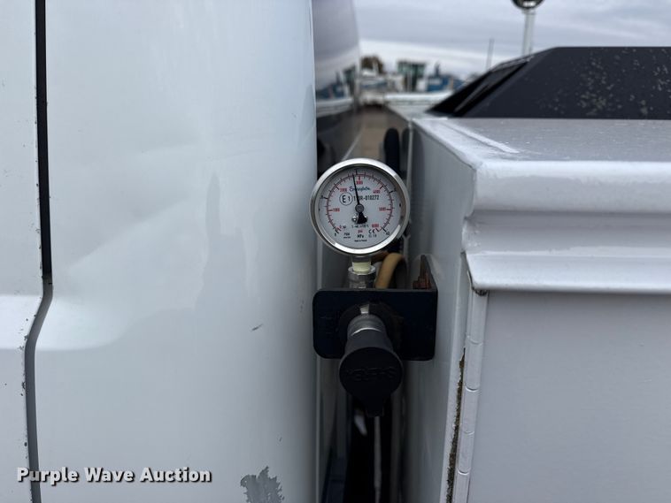 image for item EG1818 2011 Chevrolet 2500HD utility bed pickup truck