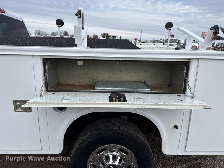 image for item EG1818 2011 Chevrolet 2500HD utility bed pickup truck