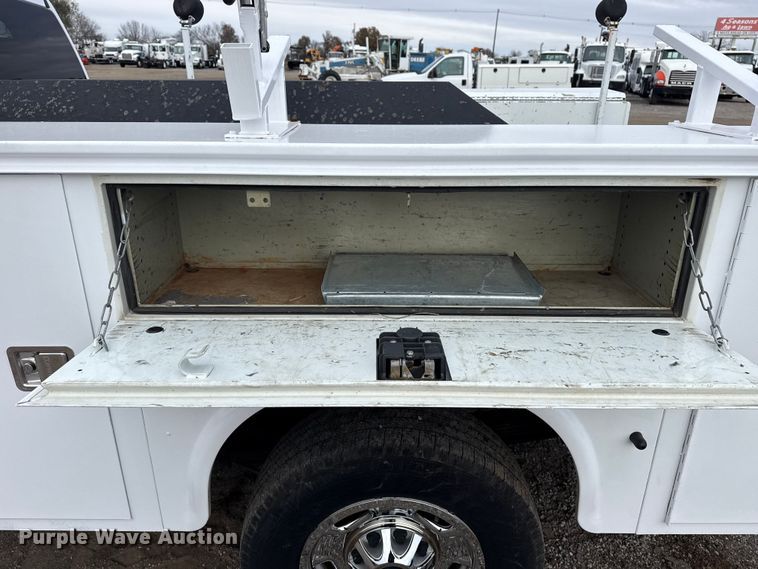 image for item EG1818 2011 Chevrolet 2500HD utility bed pickup truck