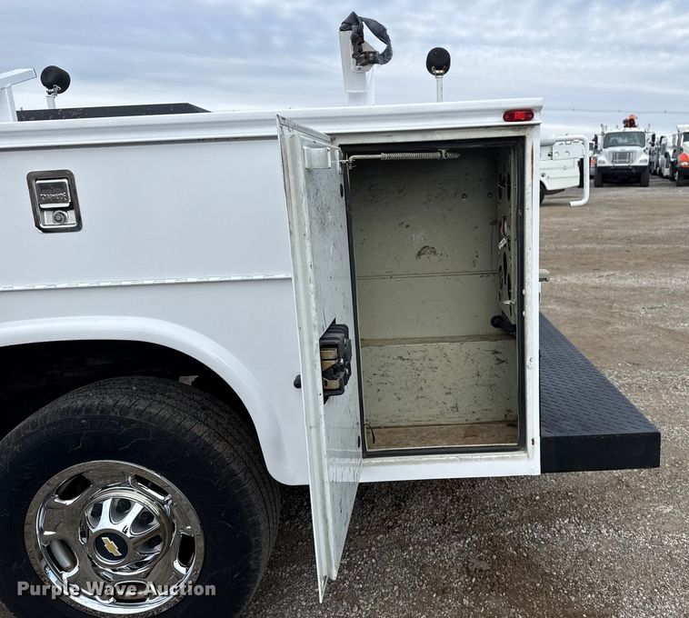 image for item EG1818 2011 Chevrolet 2500HD utility bed pickup truck