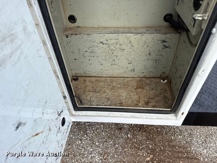 image for item EG1818 2011 Chevrolet 2500HD utility bed pickup truck