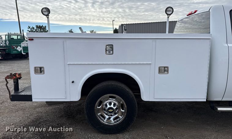 image for item EG1818 2011 Chevrolet 2500HD utility bed pickup truck