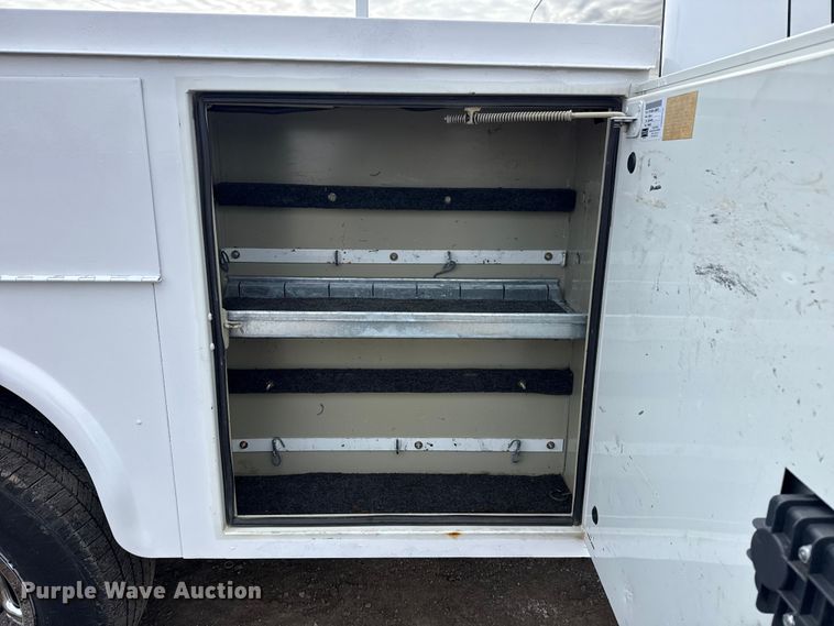 image for item EG1818 2011 Chevrolet 2500HD utility bed pickup truck