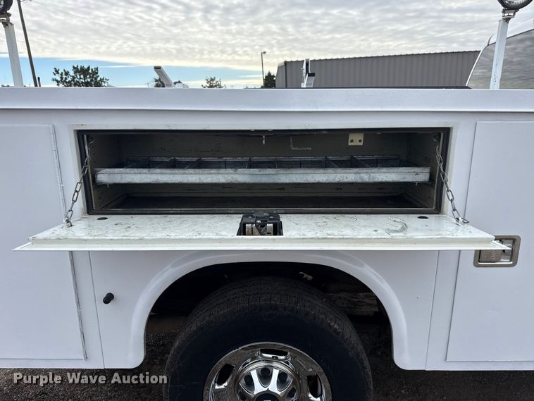 image for item EG1818 2011 Chevrolet 2500HD utility bed pickup truck