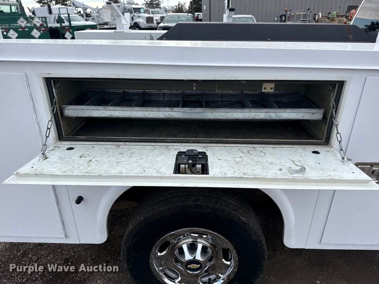 image for item EG1818 2011 Chevrolet 2500HD utility bed pickup truck