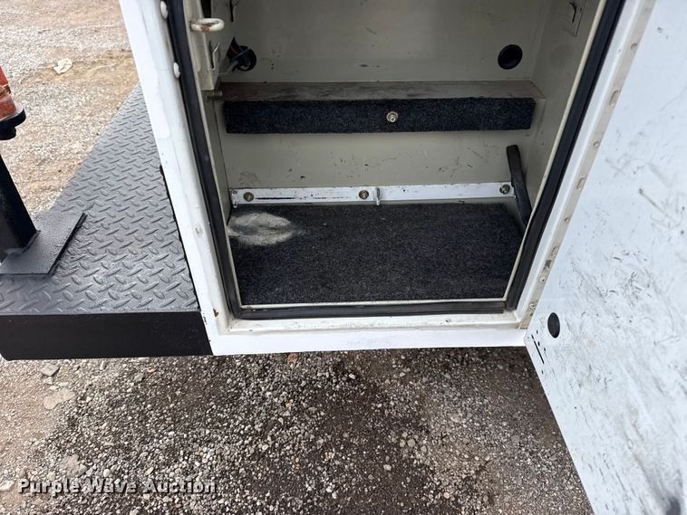 image for item EG1818 2011 Chevrolet 2500HD utility bed pickup truck